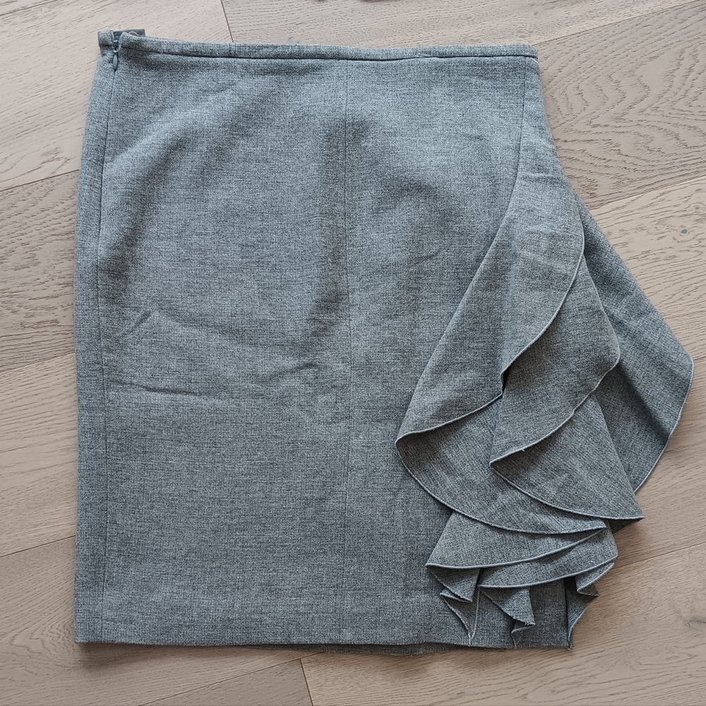 ARMANI COLLEZIONI Gray Ruffled Wool Suit Size 40 or 8 - Picture 6 of 9
